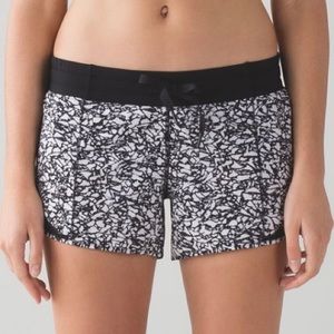 Lululemon🍋Hotty Hot Shorts (Long 4")